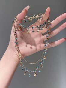 两件套蓝色水钻贝壳项链和手链，饰以闪亮的蓝色水钻和精致的贝壳设计，打造出轻盈奢华、别具一格的优雅外观。 - 彩色 - 查看 7