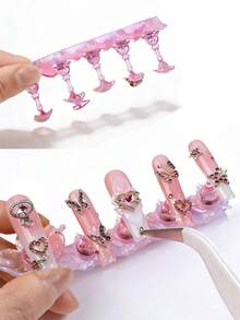 4pcs Flower Series Laser Aurora Transparent Acrylic Nail Art Practice Holder, Nail Art Tray, Nail Art Stand, Nail Art Press Plate Stand, Nail Art Practice Hand Pad, Pre-Coated Nail Art Stand, Nail Art Display Rack, Home Nail Salon Beginner Kit - Multicolor - View 5