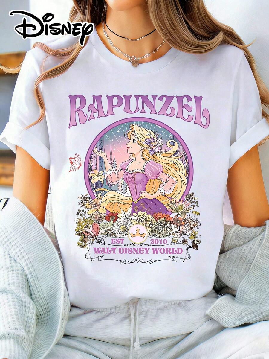 Disney Official Authorization | Women's Street Casual Short-Sleeve T-Shirt. Features Retro Floral Print With Rapunzel (Tangled), Stylish "RAPUNZEL" Lettering, Paired With "WALT  WORLD Est.2010" Vintage Logo. Made Of Opaque Fabric, Machine Washable, Versatile And Casual, Suitable For Spring And Summer Wear. - 白色 - 查看 1