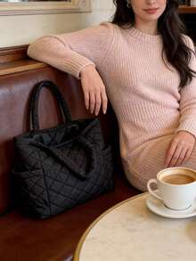 女士绗缝手提包，大容量单肩包，带侧袋，轻便尼龙手提包，适合旅行、健身、工作、购物，便捷的绗缝单肩包，是您旅行、健身、工作、购物的理想之选。 - 黑色 - 查看 2