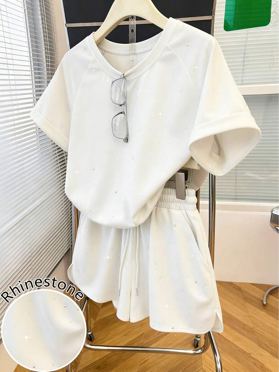 2件/1套 女款高品質新款休閒寬鬆純色水鑽裝飾圓領短袖T恤與短褲套裝 白色夏季優雅 - 白色 - 查看 1