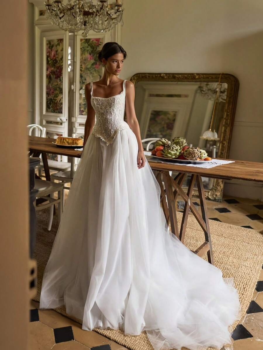 Sophisticated A-Line Cathedral Gown In Ivory With Elegant Square Neckline And Delicate Spaghetti Straps – Flowy Floor-Length Bridal Dress Featuring A Deep Open-Back Design And Graceful Full Skirt, Perfect For Weddings, Formal Galas, Christmas Parties, Halloween Celebrations, Birthday Events, Prom Nights, And Special Occasions. Designed For Ceremonies, Holiday Festivities, Anniversary Dinners, Vacation Getaways, Graduation Balls, Homecoming Dances, Cocktail Receptions, Engagement Photoshoots, Bridal Showers, And As A Timeless Guest Dress For Memorable Evening Gatherings And Seasonal Occasions. - 白色 - 查看 1