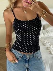 阳光明媚的夏天，女性可以穿着黑色波点印花吊带针织背心，展现性感又清新的风格，无论是在街头还是在家。 - 黑色 - 查看 10