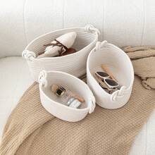 سلة غسيل كبيرة قابلة للطي بلون أبيض-بيج ثخين، سلة بطانيات، سلة مُنسوجة يدويًا بمقبض مزين بإبزيم محظوظ، لتخزين الملابس والبطانيات والوسائد والألعاب والأشياء المتنوعة والأحذية، مناسبة لغرفة النوم وغرفة الغسيل والممر - متعدد الألوان - مشاهدة 1