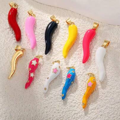 1个铜辣椒吊坠，可DIY制作手链、项链、脚链，是万圣节、圣安东尼节、送给同事、家人和朋友的绝佳礼物。