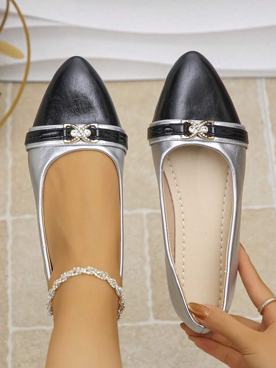 Zapatos planos para mujer talla 35-45, zapatos planos elegantes de unicolor con cadena de metal, zapatos cómodos de slip-on para oficina y uso al aire libre, nuevos zapatos planos versátiles de piel de PU con puntera puntiaguda en negro/blanco/dorado/plateado para primavera/otoño, zapatos ligeros y transpirables para vestir, regalo del Día de la Madre