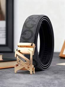 Ceinture en PU avec boucle automatique à lettres gaufrées pour hommes. Disponible en noir et marron, la boucle est plaquée or, argent et gunmetal. Elle présente un design réglable avec un look élégant et luxueux, convenant aussi bien aux occasions professionnelles que décontractées. Un cadeau idéal pour la Fête des Pères et les anniversaires. - Multicolore - Voir 10