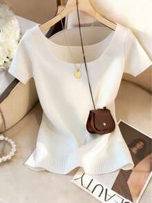 2026新款简约纯色短袖针织衫，优雅舒适休闲宽松罗纹针织上衣，适合春夏穿着。经典U领设计修饰锁骨，柔软亲肤的针织面料舒适贴合身形。百搭象牙白，轻松驾驭各种服饰。 - 乳白 - 查看 3