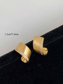 1 Pair Niche Design Twisted Asymmetrical Rhinestone Inlaid Textured Metal Earrings, Geometric Pattern, Elegant Copper Alloy - Gold - View 7