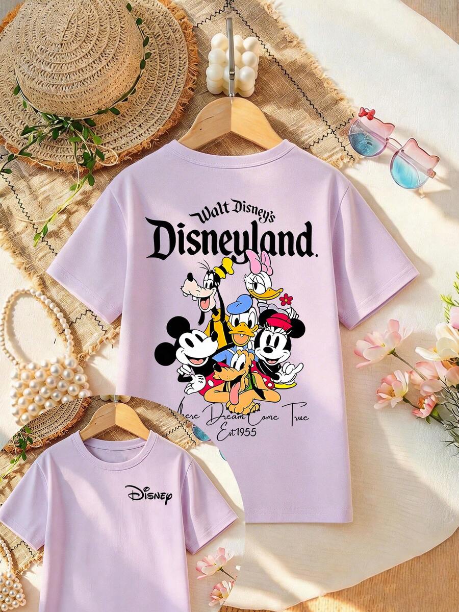 Disney Apparel Featuring A Classic Double-Sided Print Of Mickey Mouse And His Friends On This Girls' T-Shirt. This Soft, Breathable Short-Sleeve Crew Neck Tee Is Perfect For Spring And Summer Wear, Ideal For Everyday Outfits, Vacation Leisure, Outdoor Adventures, School Life, And Shopping Trips. It Also Makes An Excellent Gift For Boys And Girls Alike. Every Child Deserves One. - 淡紫色 - 查看 1