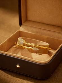 两件套时尚经典手工雕刻亮片铜币图案手链和戒指，直径64毫米，可打开，适合女性日常佩戴，寓意招财纳福，不含包装盒 - 金色 - 查看 2