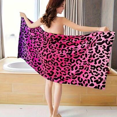女士单件沙滩巾，豹纹印花，超细纤维面料，时尚实用，速干，适合海滩和泳池使用。