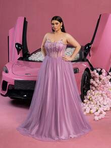 Faeriesty Elegante vestido de gala sin tirantes con falda de tul voluminosa y con volantes en capas y cola de barrido - Diseño sofisticado y lujoso para cenas formales de noche, atuendo de invitada de boda, retratos nupciales, eventos de alfombra roja, ocasiones de gala de lujo y fiestas de primavera - Púrpura malva - Ver 3
