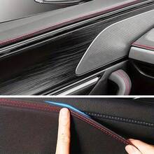 Tira de acabado de cuero para interior de coche en negro & rojo, longitud universal de 2m, diseño de contraste negro & rojo, decoración de hueco de consola central, uso de modificación, elegante & con estilo, compatible con múltiples modelos de coche - Tira de adorno de cuero rojo - Ver 3