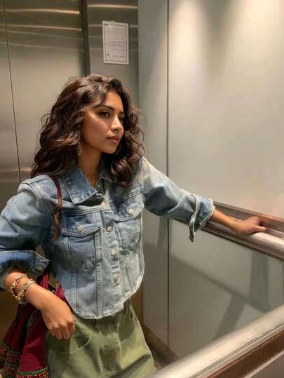 Chamarra de Mezclilla para Dama, Ropa Vaquera Mujer Corta y Slim, Azul Claro Estilo Lavado Clásico, Versátil Casual, Chaqueta vaquera de mujer, lavado retro americano casual, bajo irregular, cinturón expuesto, chaqueta corta.