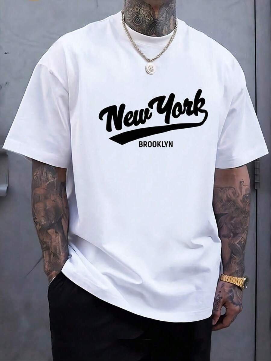 Camiseta holgada para hombre con estampados artísticos de "New York" y "BROOKLYN" que ofrece un estilo casual y elegante, creando fácilmente un ambiente relajado. Es agradable al tacto y transpirable, resistente a la deformación incluso después de un uso prolongado, lo que la hace cómoda para los desplazamientos diarios y salidas. - Blanco - Ver 1