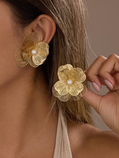 1 Pair Metal Textured 3D Multilayer Flower Stud Earrings, Elegant And Creative Gold Earrings, Versatile Faux Pearl Earrings Suitable For Women To Attend Banquets, Parties, Gatherings, Daily Wear, Dates, Great As Spring Gift For Girlfriend