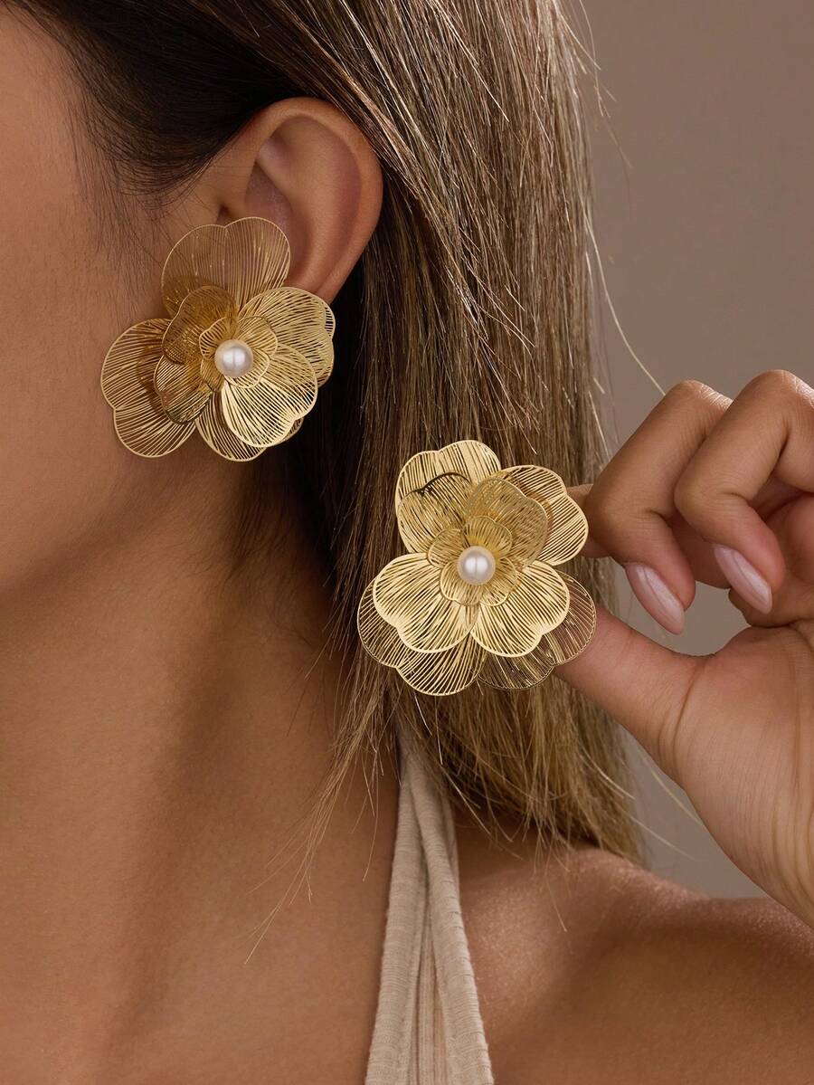 1 Pair Metal Textured 3D Multilayer Flower Stud Earrings, Elegant And Creative Gold Earrings, Versatile Faux Pearl Earrings Suitable For Women To Attend Banquets, Parties, Gatherings, Daily Wear, Dates, Great As Spring Gift For Girlfriend - Yellow Gold - View 1
