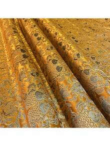 1块高档中国提花面料，光泽饱满，质感奢华，垂感优雅。其繁复精美的图案展现了典型的“庄重奢华”的中国锦缎设计风格，适用于手工艺品、特色礼品和创意纺织品。幅宽：29英寸，克重：130克/平方米 - 提花布 - 查看 4