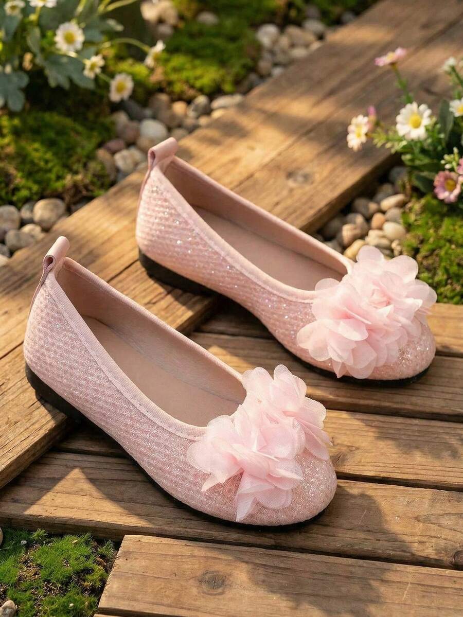 1双女童平底鞋，粉色鞋面，圆头套脚鞋，粉色碎花图案，适合日常穿着和购物，四季皆宜 - 粉色 - 查看 1