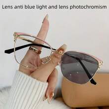 A New Stylish Women's Eyeglass, Featuring An Easy-To-Use Metal Frame, Adorned With Diamond Decorations And A Cat-Eye Design, Suitable For Dual Use, Equipped With  And Photochromic Lenses To Effectively Protect Your Eyes. - 黑色和金色的框架 - 查看 9