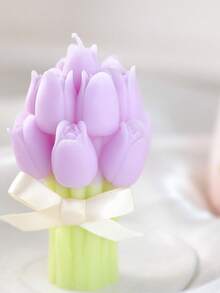 这款郁金香造型的手持花香蜡烛营造出浪漫的氛围，是特殊场合送给爱人的理想礼物。它是一款手工制作的花香蜡烛，装在香薰玻璃罐中，采用大豆蜡制成，散发着薰衣草的香气，并配有阳光捕捉器。 - A - 查看 10