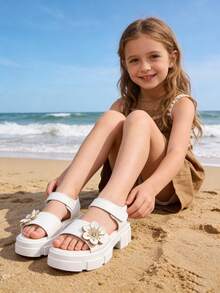 This Soft, Thick-Soled Girls' Sandals Feature A Floral-Embellished Strap, A Fashionable Summer Style Suitable For Children Aged 3 To 15 To Wear For Outdoor Vacations And Beach Activities. - White - View 6