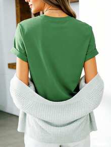 Disney Official Authorization | Women's St. Patrick's Day-Themed Short-Sleeve T-Shirt, Featuring The Fun Slogan "Literally Just A Lucky Girl", Paired With  Elements And Clover Prints, And Incorporating Lucky Symbols Like Green Bows, Park Luck Tickets, And Gold Coin Pots To Create A Full Festive Atmosphere. Made Of Opaque Fabric, It Is Machine Washable, Suitable For Park Visits And Daily Casual Wear, Making It An Eye-Catching Piece For Holiday Outfits. - 綠色 - 查看 2