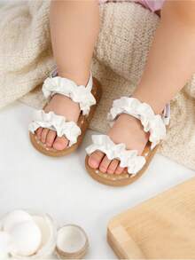 新生儿女童夏季软底凉鞋，婚礼礼服平底鞋，沙滩拖鞋，幼儿防滑鞋，可爱荷叶边设计 - 白色 - 查看 2
