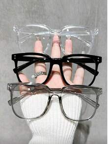 Kính gọng vuông unisex, tròng kính trong suốt, kiểu dáng thời trang để đeo hàng ngày. Kính gọng lớn kiểu dáng sinh viên giúp định hình đường nét khuôn mặt. Thích hợp để đọc sách/chơi game/xem TV/sử dụng điện thoại trong nhà để bảo vệ thị lực, cũng phù hợp cho kỳ nghỉ hè, bãi biển, tiệc tùng, chụp ảnh đường phố không trang điểm và các dịp khác để làm đẹp. - Nhiều màu - Xem 2