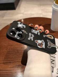 1pc Fashionable Personalized Saudi Arabian Theme Element Retro Pattern Phone Case, With Raised Camera Edge And Edge Protection TPU Case, Compatible With Iphone 16/15/14/13/12/11 Pro Max, Galaxy S24/S23/S22/S21 And A54/A53/A52/A34/A15 Series, Lovely Gift For Friends, Family, Couples, Birthdays, New Year, Anniversaries, Festival - Black - View 4