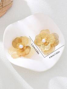 1 Pair Metal Textured 3D Multilayer Flower Stud Earrings, Elegant And Creative Gold Earrings, Versatile Faux Pearl Earrings Suitable For Women To Attend Banquets, Parties, Gatherings, Daily Wear, Dates, Great As Spring Gift For Girlfriend - Yellow Gold - View 4