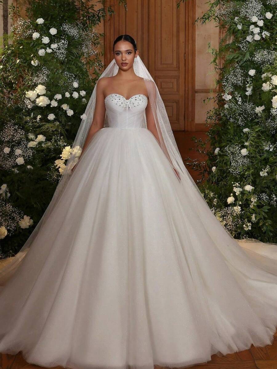Strapless Backless A-Line Wedding Gown In Dreamy Organza – Enchanting Full-Length Bridal Dress With A Strapless Neckline And An Open Back, Crafted From Lightweight Organza. The Soft A-Line Skirt Creates A Flowing And Ethereal Look, Perfect For Weddings, Christmas Celebrations, Halloween Balls, Prom Events, Birthday Parties, And Formal Occasions. Designed For Ceremonies, Evening Soirees, Vacation Dinners, Sophisticated Gatherings, Reception Attire, Graduation Dances, Homecoming Festivities, Cocktail Parties, Bridesmaid Dressing, Wedding Guest Appearances, And Ceremonial Moments. - trắng - Xem 1