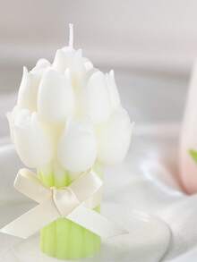 这款郁金香造型的手持花香蜡烛营造出浪漫的氛围，是特殊场合送给爱人的理想礼物。它是一款手工制作的花香蜡烛，装在香薰玻璃罐中，采用大豆蜡制成，散发着薰衣草的香气，并配有阳光捕捉器。 - A - 查看 12