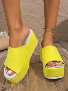Sandal Halloween Terbaru 2025 dengan Motif Tengkorak Berwarna-warni, Sandal Platform Populer untuk Wanita, Sandal Wanita Gaya Kampus dengan Sol Tebal dan Ujung Terbuka, Sandal Luar Ruangan Nyaman dengan Tumit Wedges dan Motif Tengkorak untuk Menambah Tinggi Badan - kuning cerah - View 3