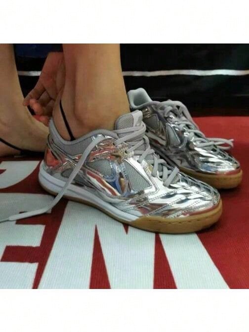 Nike 男鞋GATO LV8運動鞋訓練足球鞋 - 銀色 - 查看 1