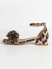 Giày sandal cưới nữ đế thấp 3cm màu trắng, thiết kế quai kiểu Pháp với họa tiết hoa trang nhã, thời trang và thoải mái, phù hợp cho trang phục mùa hè. - màu nâu - Xem 6