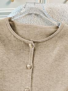 Áo khoác cardigan dệt kim tay ngắn ôm dáng dành cho nữ, màu trơn, thiết kế cúc kim loại, áo len dệt kim mùa xuân/hè giản dị, kiểu dáng thanh lịch đa năng. - Màu Khaki - Xem 6