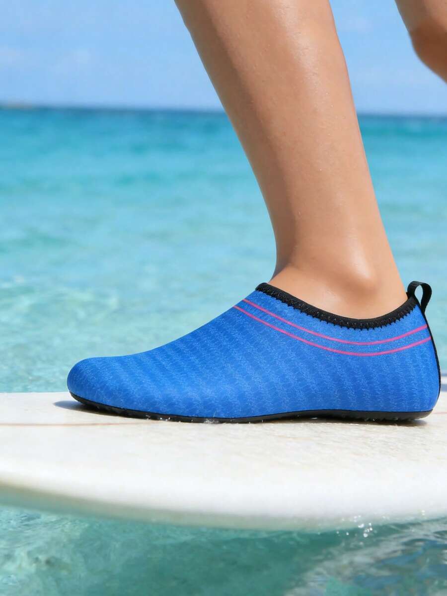 Leisfit 夏季轻便水鞋，男女速干赤足水袜，防滑柔软水鞋，适用于游泳池、冲浪、沙滩徒步、潜水、浮潜及其他室内/室外运动 - 深藍色 - 查看 1