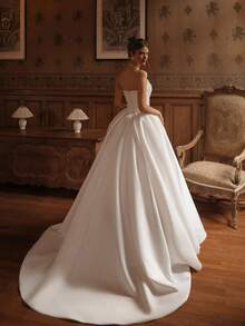 Elegant Strapless A-Line Wedding Dress With Chic Open Back In Satin – Sophisticated Floor-Length Bridal Gown Featuring A Flattering Corset-Style Bustier, Daring Rear Cutout, And Lustrous Satin Silhouette, Perfect For Weddings, Christmas Galas, Halloween Balls, Formal Dances, Birthday Celebrations, And Special Evening Events. A Versatile Choice For Wedding Receptions, Holiday Parties, Anniversary Dinners, Luxury Getaways, Black-Tie Occasions, Cocktail Gatherings, Bridal Showers, Wedding Guest Attire, Graduation Formals, Homecoming Events, And As A Modern Bridesmaid Or Festive Evening Gown. - 白色 - 查看 3