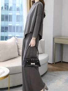 2026 Spring New Minimalist Asymmetrical Two-Piece Set – Flowy Waist-Cinching Top + Wide-Leg Trousers, Elegant Modern Luxury Women's Suit - Xám - Xem 2