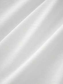 Manos óseas levantadas en gesto desafiante con tonos fucsias y dorados que simbolizan rebeldía fuerza interna y actitud audaz camiseta de mujer cómoda de corte amplio 220g casual moderna - Blanco - Ver 6