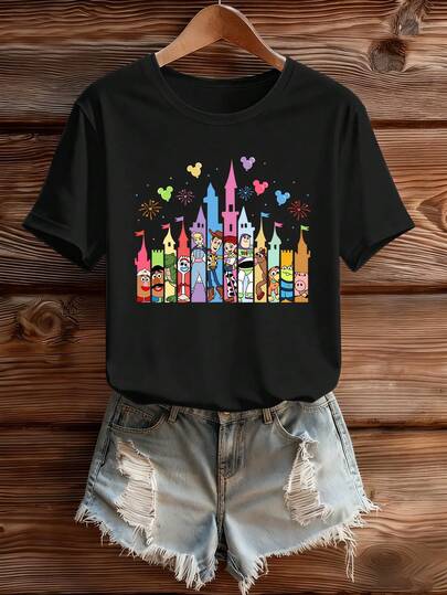 Disney トイ・ストーリー、ディズニーTシャツ。柔らかく快適な通気性のある生地を使用し、ディズニーのクラシックキャラクターと象徴的な城のパターンがプリントされています。この春夏向けレディースラウンドネックゆったりTシャツは、普段着、ショッピング、パーティーや集まりに最適です。日常のコーディネートにも贈り物にも理想的な選択肢です。