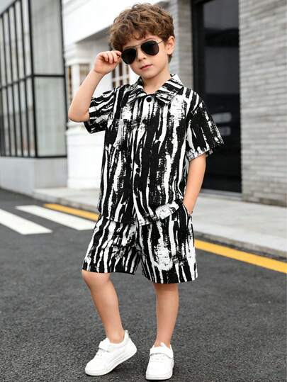 Bộ 2 món đồ mùa hè mới cho bé trai, áo thun nhuộm tie-dye và quần short thường ngày, áo + quần short cho bé trai, tạo phong cách như nhân vật chính trong phim truyền hình Hàn Quốc, thiết kế áo thun họa tiết da báo + họa tiết đồ họa đường phố, áo thun họa tiết da báo vẽ tay nghệ thuật, phối cùng quần short đen để tạo phong cách đường phố hoặc quần short denim trắng để có vẻ ngoài sành điệu.