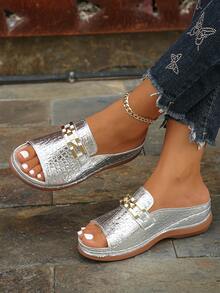 Silver Crocodile Pattern