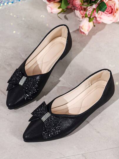1双女士粉色水钻蝴蝶结平底乐福鞋，百搭套脚鞋，适合派对、西式婚礼等场合，黑银色系，四季皆宜。