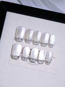 10片装奢华闪亮月光石方形短款手工美甲贴纸，饰以银色水钻和珍珠，简约法式风格，持久逼真，适合全年DIY美甲。 - 白色 - 查看 3