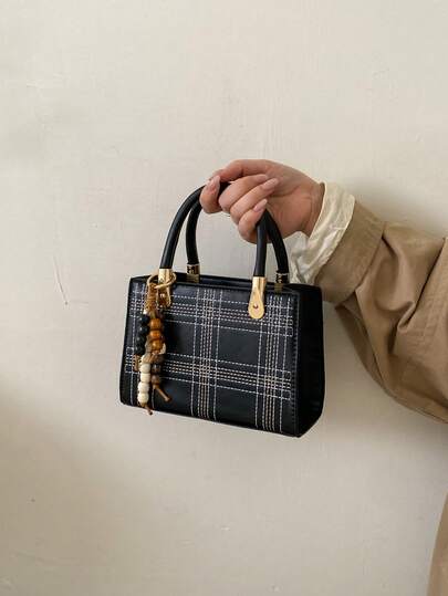 1件优雅女士纯色绗缝方形手提包，配有双提手、可调节肩带和拉链，时尚百搭，适合日常使用、购物、约会等场合，黑色款。