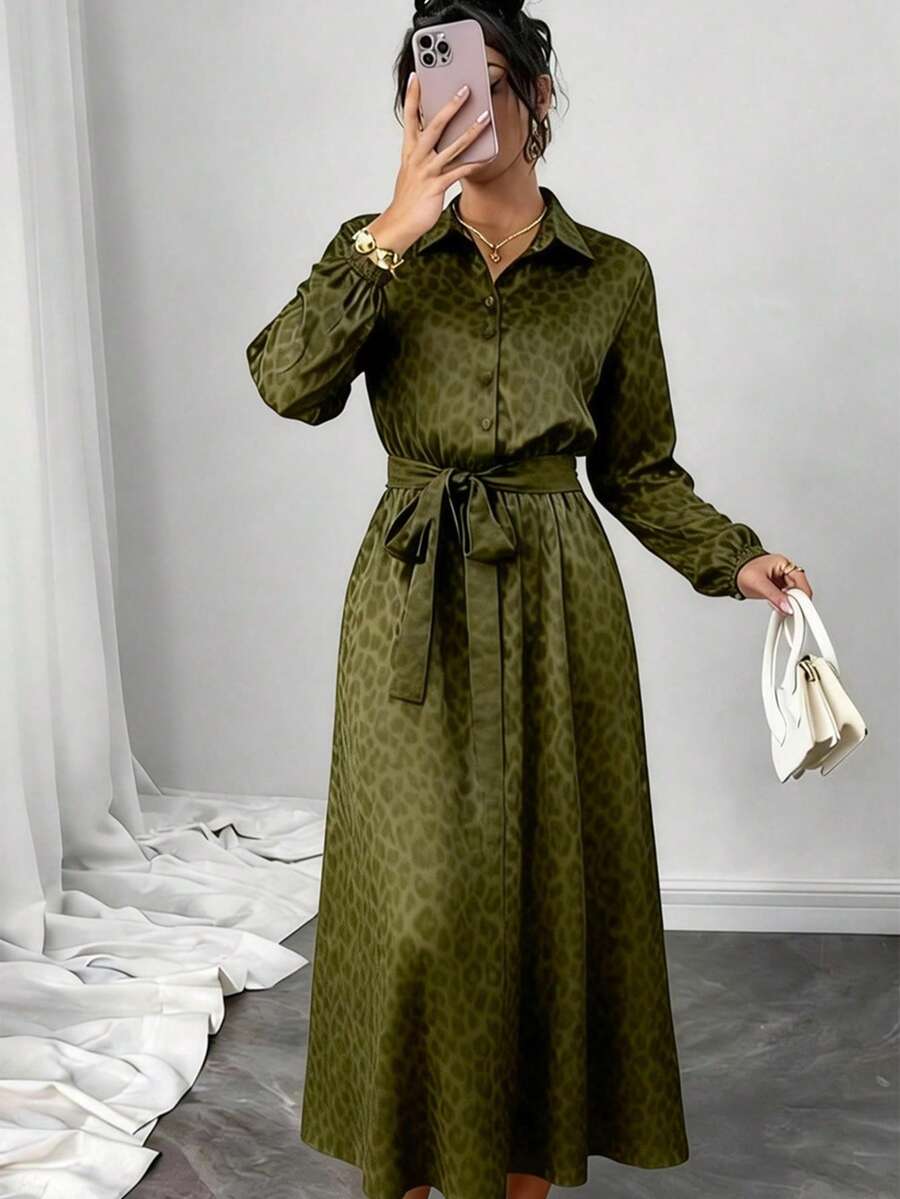 优雅女士中长衬衫裙，长袖衬衫领，通体豹纹印花，喇叭下摆，梭织面料，纽扣细节，略带弹性，打造精致风格，适合春夏度假穿着。 - 綠色 - 查看 1