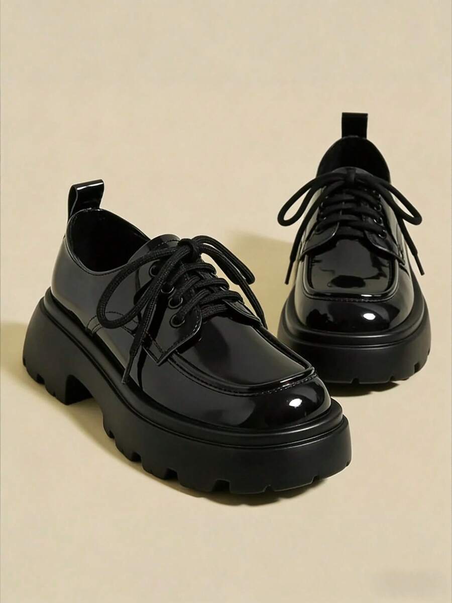 Zapatos Oxford de plataforma gruesa negros para mujer - Zapatos formales cómodos de piel sintética con cordones, aptos para el trabajo y el uso casual - Negro - Ver 1